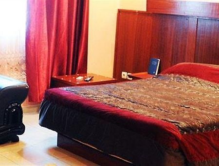 فندق Somatel دوالا المظهر الخارجي الصورة